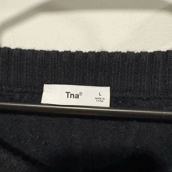 Aritzia TNA WOOL CABLE KNIT V NECK SWEATER - Picture 3 of 6